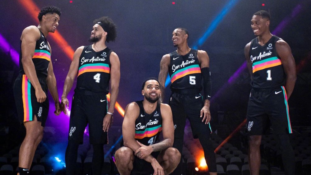 真正意义上的倒钩之王。很多其他球员所谓的倒钩其实...（名副其实的倒钩之王，别把那些所谓的倒钩当真）