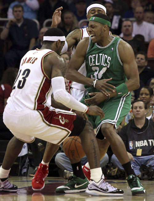 库里谈与斯潘塞搭档：只要是球商高的球员，我就能和他搭档（库里谈与斯潘塞联手：只要球商高，就能与我合拍）