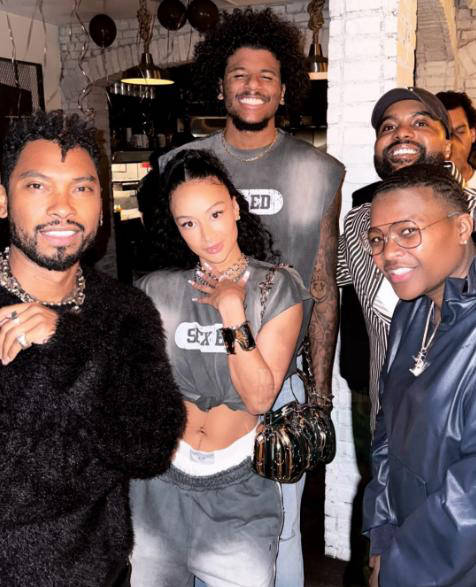 英超官方晒近两年圣诞积分榜：利物浦和阿森纳同分领跑（英超官方公布近两年圣诞积分榜：利物浦与阿森纳并列榜首）