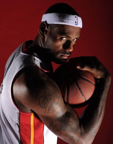 什么情况？西海岸男女足分别被处以转会禁令，但FIFA网站又说只适用于女足（到底怎么回事？西海岸男女足同遭禁转，FIFA官网却称仅限女足）