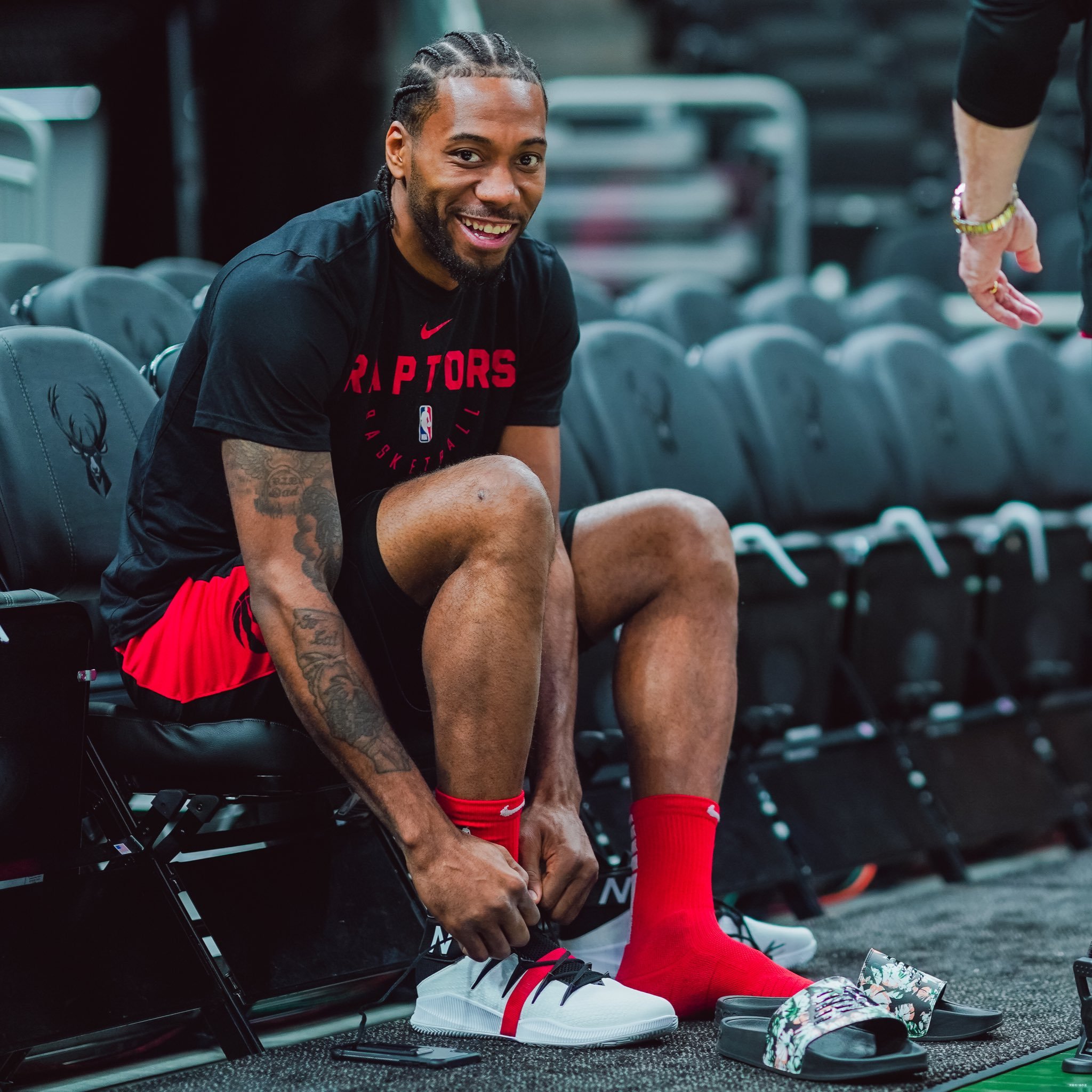 布克：极具爆发力的篮球明星（布克：爆发力惊人的篮球巨星）