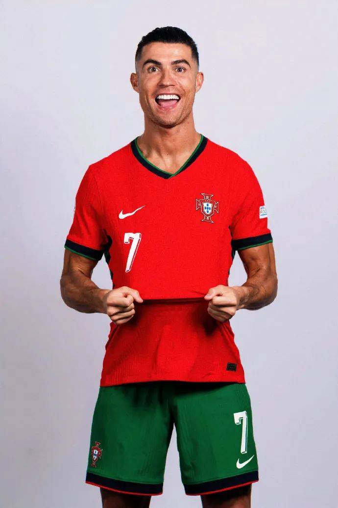 邮报：C罗在白宫获赠特别礼物，一把通向总统官邸的钥匙（邮报：白宫赠C罗特别礼物，一把通往总统官邸的钥匙）