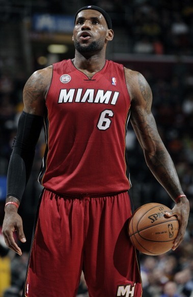 英超球员身价跌幅榜!福登居首，1年暴跌6000万，萨拉赫排第7（英超身价下滑榜：福登一年缩水6000万居首，萨拉赫位列第7）