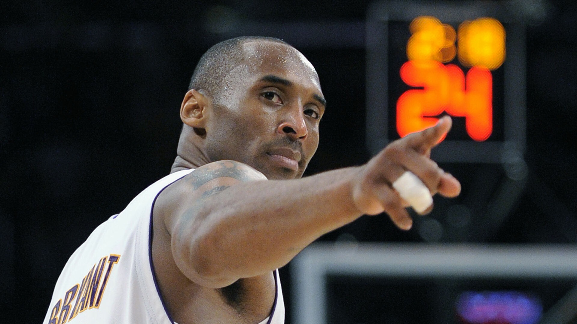 阿利松：萨拉赫缺阵是他所作所为的后果；我仍然支持斯洛特（阿利松：萨拉赫缺席是其行为所致，我依旧力挺斯洛特）