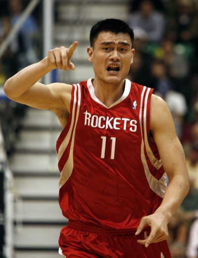 PTSD了？当值德国籍VAR裁判提醒主裁河南队后卫用手阻挡射门（又触发PTSD？德国籍VAR提示主裁：河南后卫手球封堵射门）