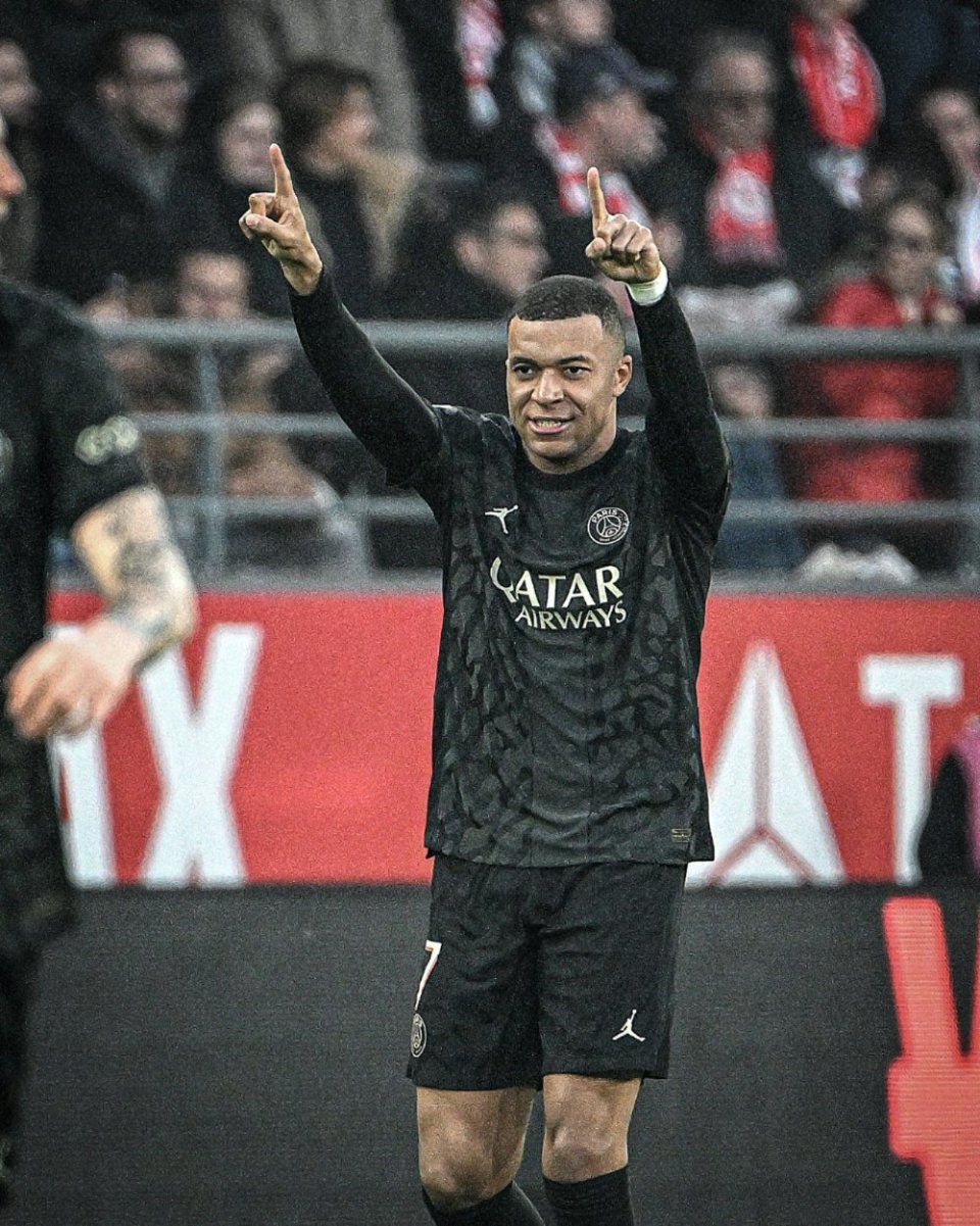 凯恩连续4场欧冠破门，拜仁队史仅罗本、莱万曾连续5场进球（凯恩欧冠四连场破门，拜仁史上仅罗本和莱万曾达成五连场进球）