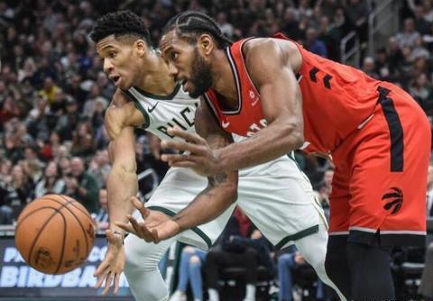 大哥你在干嘛？米兰德比补时阶段，巴斯托尼掏裆奇克（米兰德比补时阶段现争议：巴斯托尼对奇克疑似不当动作）