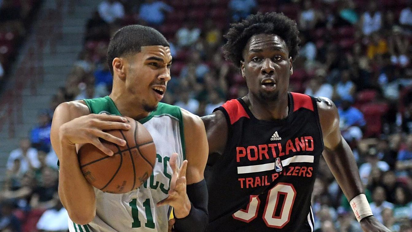 杜兰特关键中投命中，全场欢呼（杜兰特关键时刻中投命中，引爆全场）