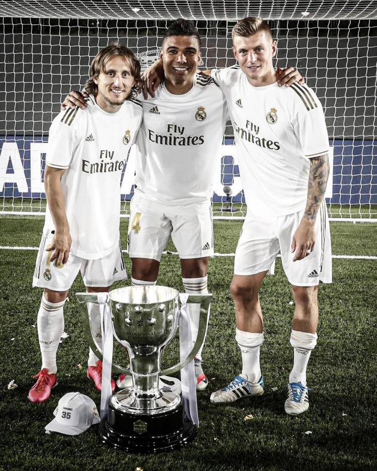 法尔克：拜仁认为超6500万欧签雅克松太贵，在关注弗拉霍维奇（法尔克：拜仁认为为雅克松出价超6500万欧不划算，正关注弗拉霍维奇）