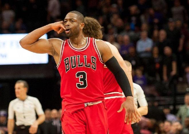 米体：斯帕莱蒂考虑放弃无锋阵，重新启用2名进攻中场+1名中锋（米体：斯帕莱蒂或弃用无锋战术，改用双前腰配单中锋）