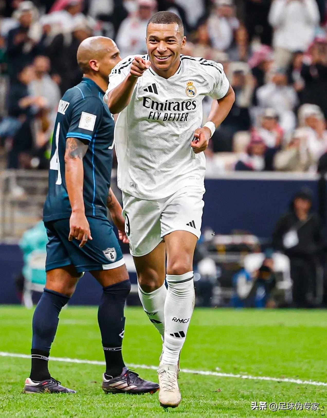 每体：卡萨多在与巴萨进行续约谈判，但他的顺位已经下降（每体：卡萨多与巴萨续约谈判进行中，但其队内顺位已下滑）