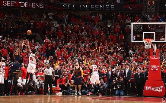 里程碑！西亚卡姆生涯总得分达到12000分（西亚卡姆生涯得分突破12000分，达成里程碑）