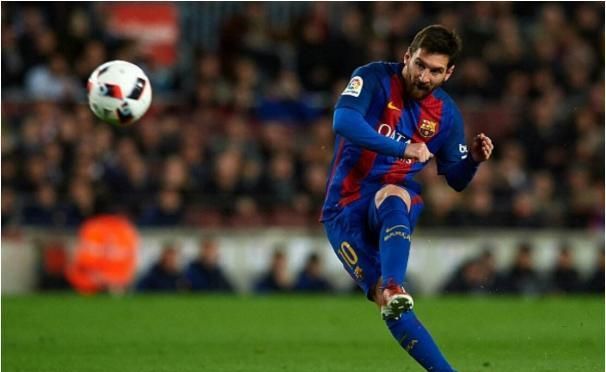 传记作者：莱万年少时常因身材自卑；他与渣叔的关系起初不好（传记作者披露：莱万少年因体型自卑，与渣叔最初关系不佳）