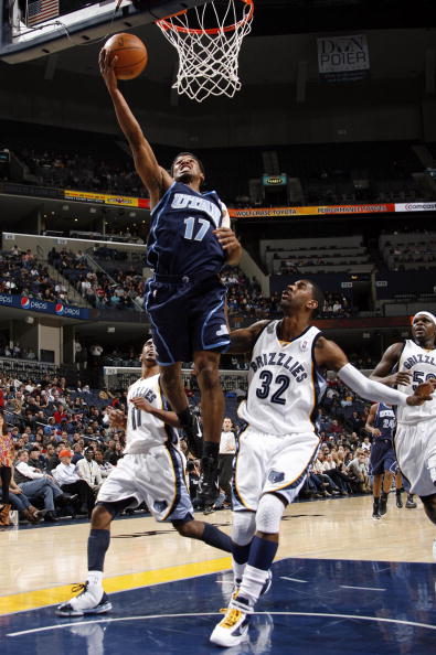 波兰11月世预赛大名单：莱万领衔，泽林斯基、皮扬特克在列（波兰公布11月世预赛名单：莱万压阵，泽林斯基、皮扬特克入选）