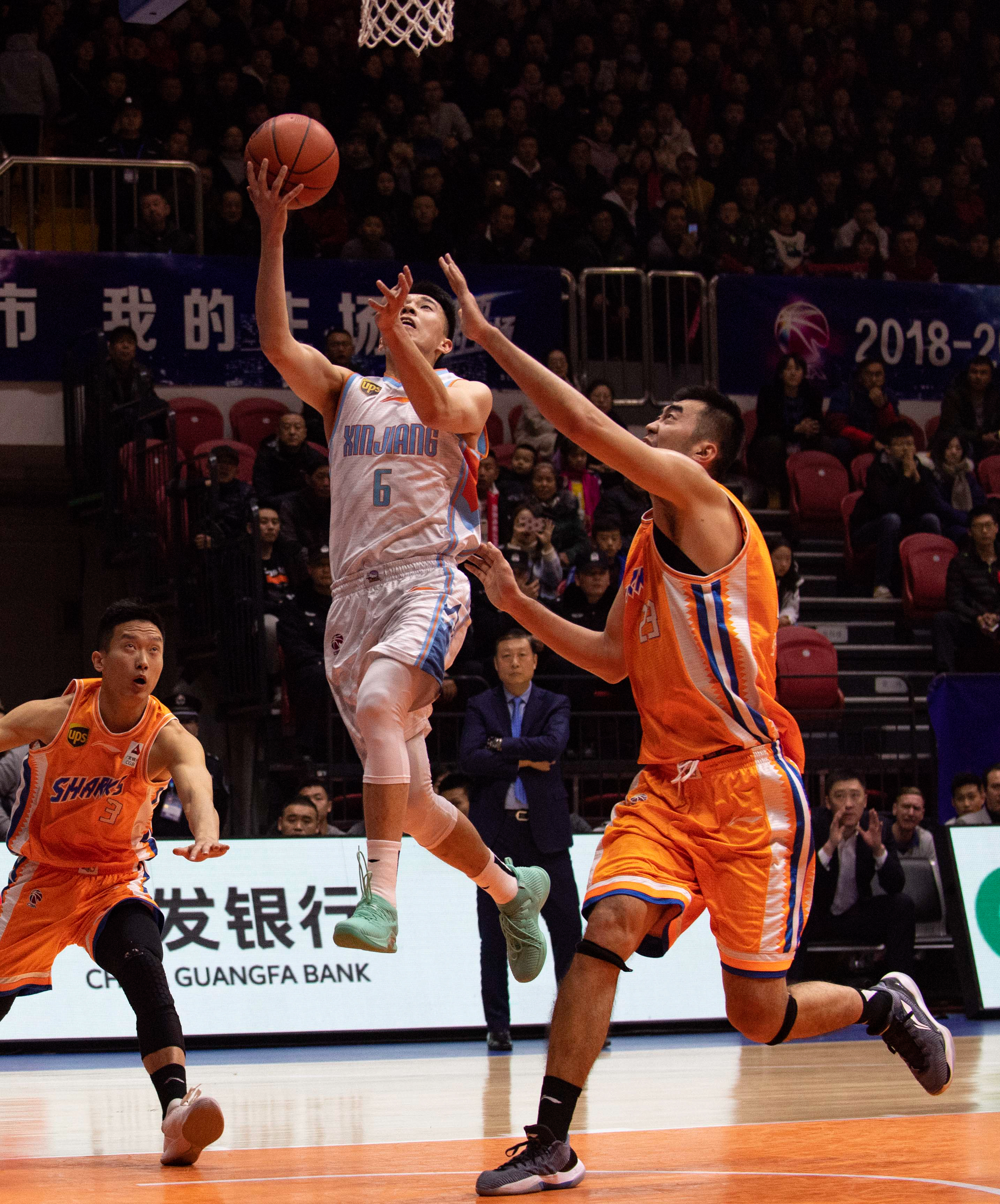 西甲半场：莫雷诺、科斯塔破门，比利亚雷亚尔1-1马略卡（西甲半场：莫雷诺与科斯塔互破门，比利亚雷亚尔暂1-1马略卡）