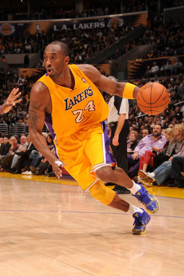 予取予求！亨特反击暴扣 半节7中5独得10分帮助江苏占据主动（状态火热！亨特快攻暴扣 半节7投5中砍10分助江苏抢得先机）