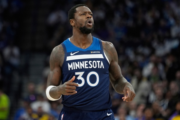 曼联球星表现亮眼，巴萨考虑买断拉什福德，利物浦遭绝平，阿森纳惨败维拉。（曼联核心闪耀，巴萨欲买断拉什福德；利物浦被绝平，阿森纳惨败维拉）