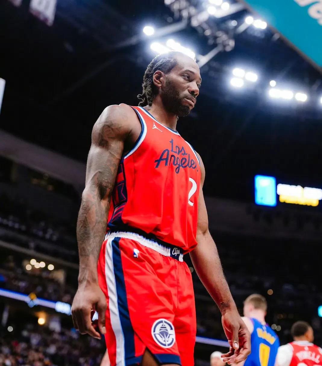 球员赛后道歉，细节感动球迷（赛后球员致歉，暖心细节打动球迷）