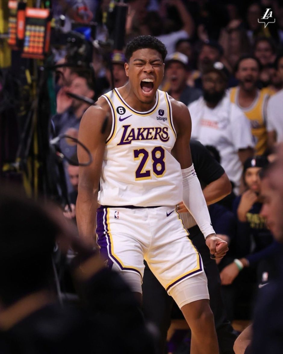 形势不妙！勇士胜率跌破5成，未来赛程凶险不容有失（危机四伏！勇士胜率已低于五成，后续赛程艰险不容失手）