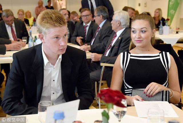 意甲风云再起！国际米兰4-0横扫科莫，齐沃战术大胜法布雷加斯夺榜首（意甲再起波澜：国米4-0击溃科莫，齐沃战术完胜法布雷加斯登顶榜首）