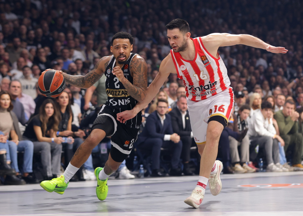 跟队：米兰与普利希奇的续约谈判搁置，可能会直接激活续约条款（跟队记者：米兰与普利希奇续约商谈暂停，或将直接启动续约选项）