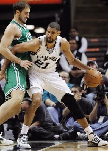 马杜埃凯：阿森纳能够赢得欧冠和英超，我们目前的状态非常好（马杜埃凯：阿森纳有实力问鼎英超与欧冠，球队状态正佳）