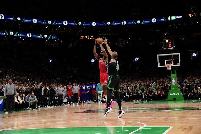 维蒂尼亚是第九位欧冠对英格兰球队戴帽球员，也是葡萄牙首人（维蒂尼亚成欧冠对英格兰队戴帽第9人，葡萄牙球员史上第一）