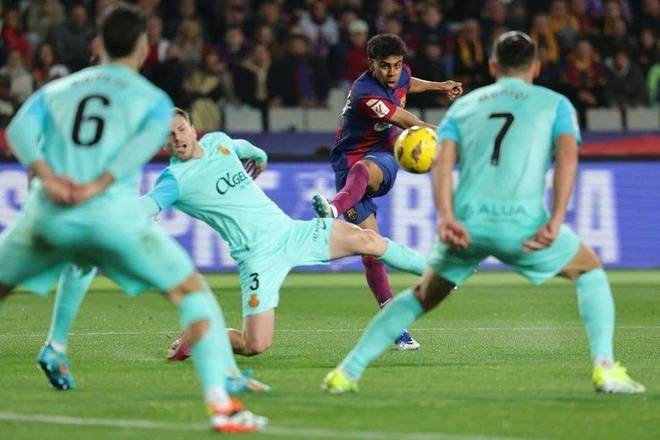 WBC撤销特伦斯·克劳福德世界拳王头衔，因其未支付认证费用，引发争议并导致空缺。（WBC因未缴认证费剥夺特伦斯·克劳福德拳王头衔，争议四起并留空缺）